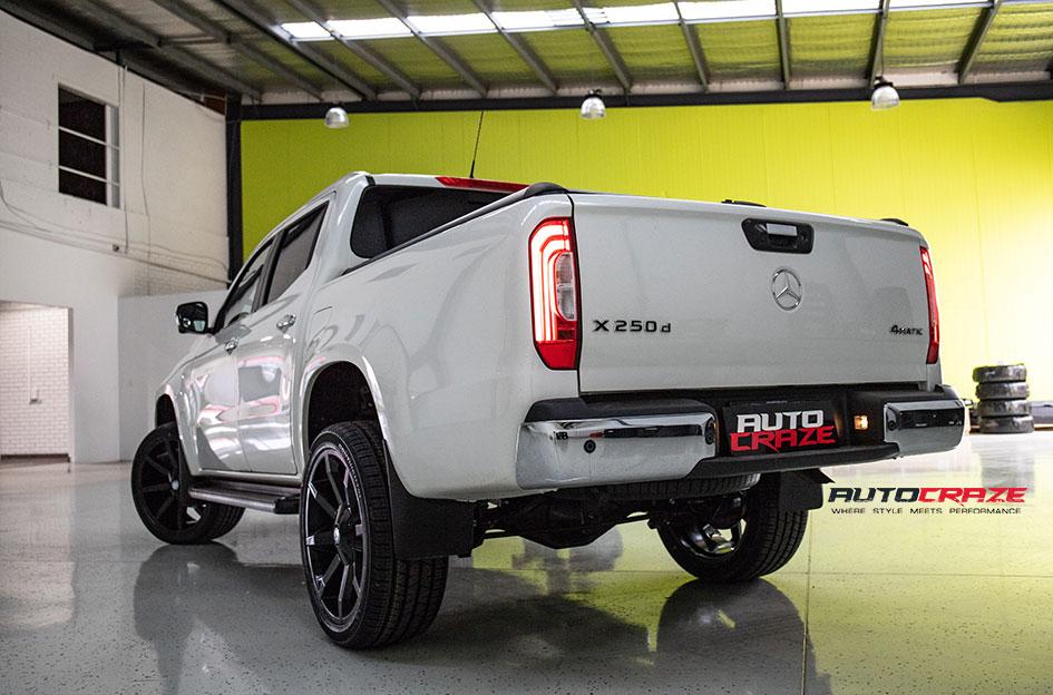 MERCEDES X CLASS SLIDE GLOSS BLACK